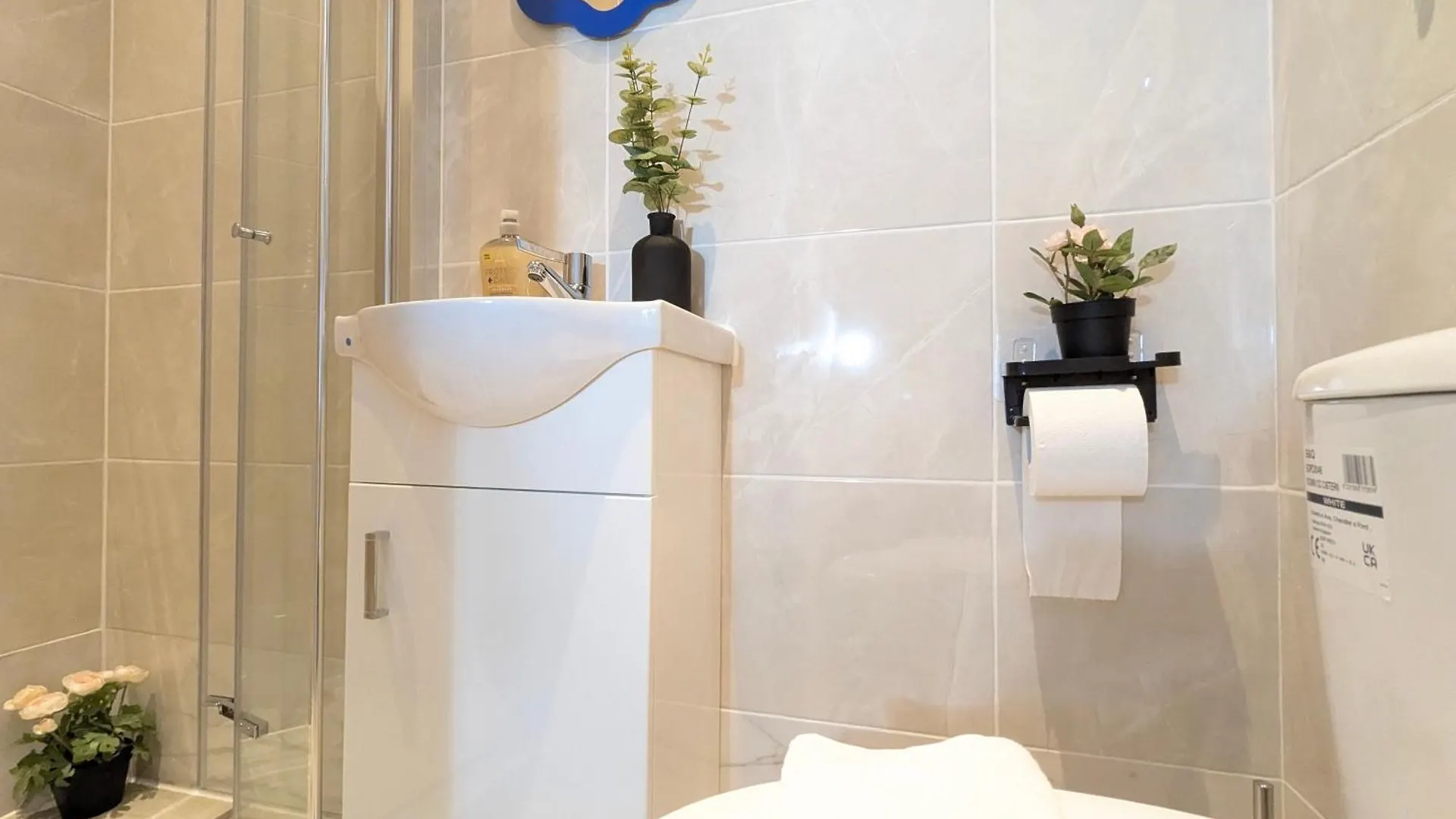 Modern Double Room W Private Bath & Free Parking York 0*,  United Kingdom
