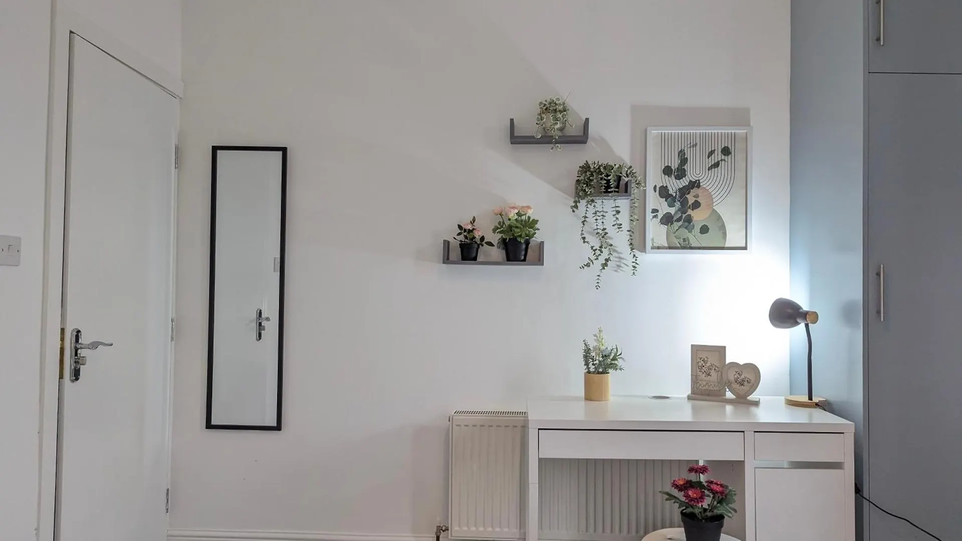 Modern Double Room W Private Bath & Free Parking York