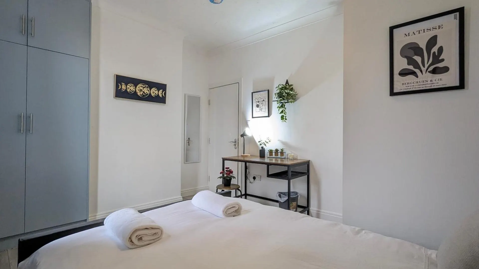 Modern Double Room W Private Bath & Free Parking York Holiday home