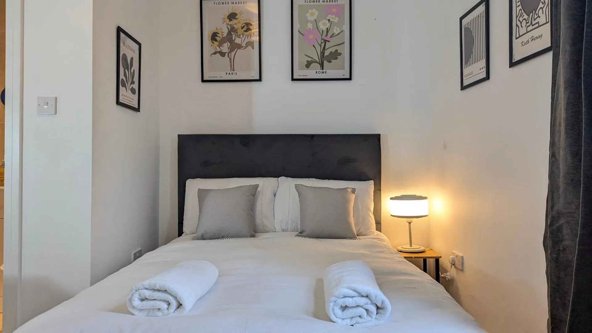 Modern Double Room W Private Bath & Free Parking 요크 0*,  영국