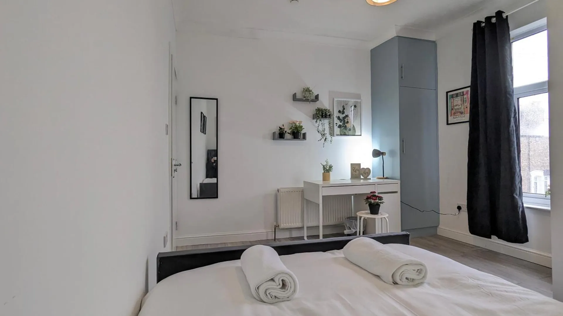 Modern Double Room W Private Bath & Free Parking 요크 영국