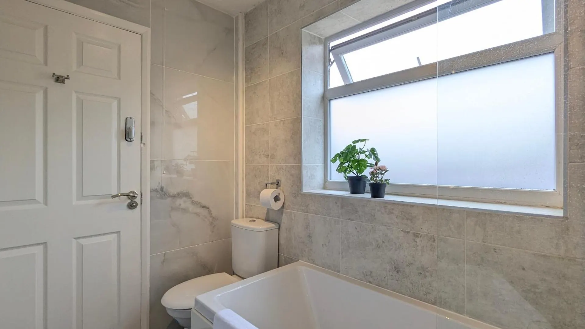Modern Double Room W Private Bath & Free Parking 요크 0*,