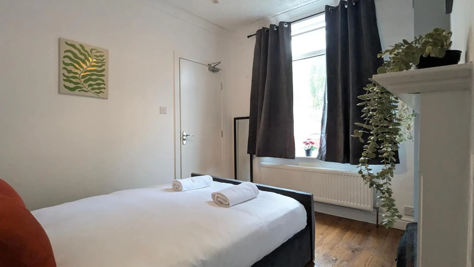 Modern Double Room W Private Bath & Free Parking 요크