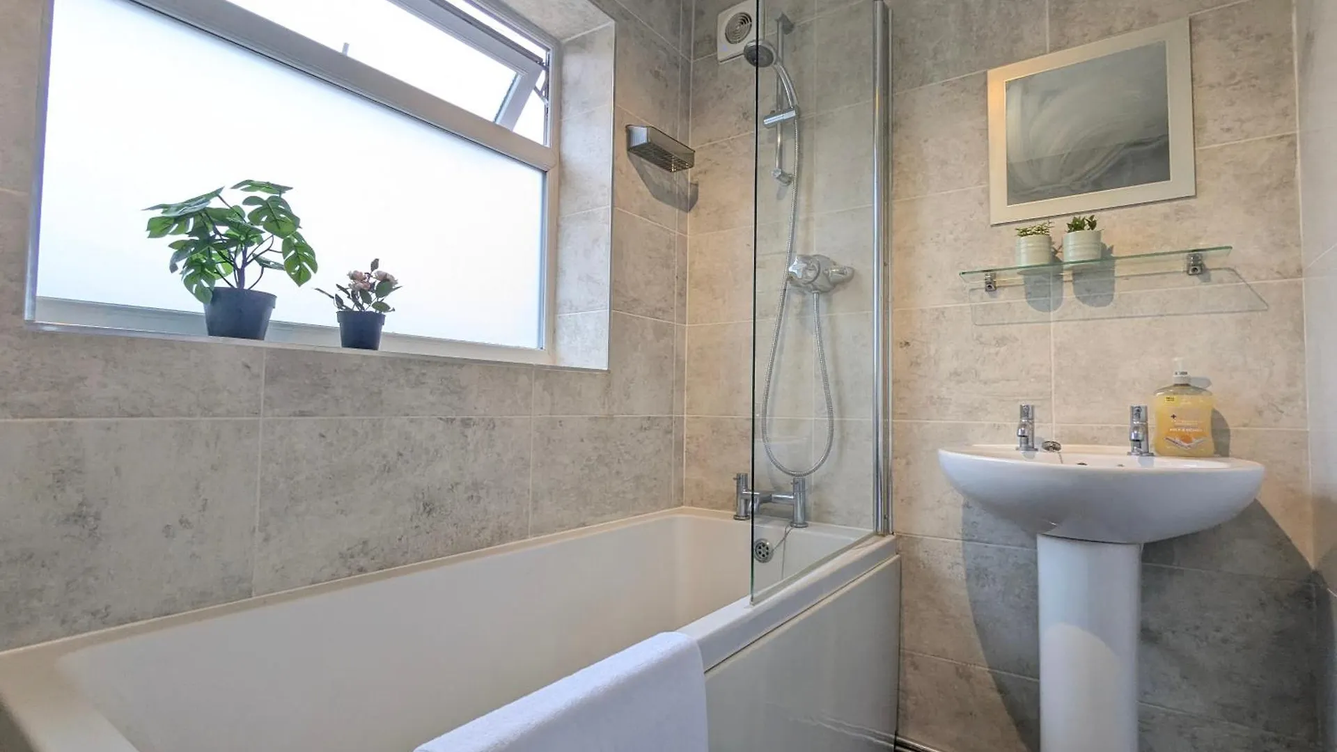 펜션 Modern Double Room W Private Bath & Free Parking 요크